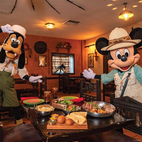 is tusker house character dining for lunch