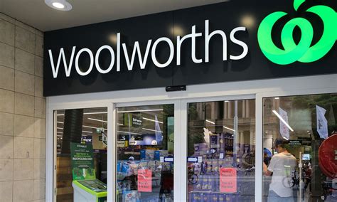 is woolworths open anzac day