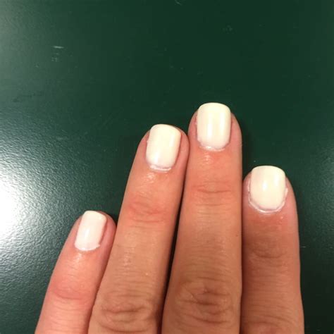 Does Shellac Damage Nails?