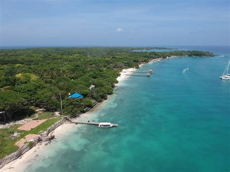 isla grande cartagena colombia