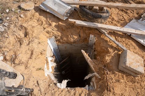 israel flooding hamas tunnels