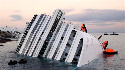 italy cruise ship accident photos