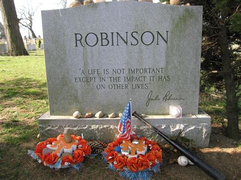 jackie robinson death date and place
