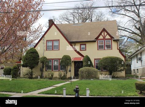 jackie robinson house in queens