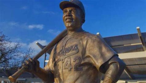 jackie robinson statue fund