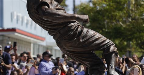 jackie robinson statue today