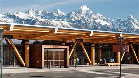 jackson hole airport to yellowstone park