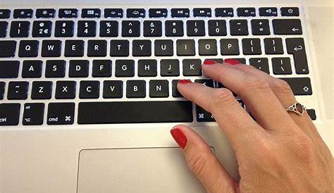 Jak szybciej pisać na klawiaturze? 7 porad na smartfony