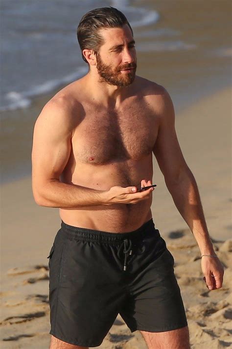 jake gyllenhaal shirtless 2023