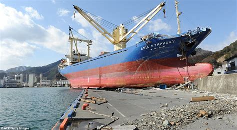 japanese cargo ship stuck