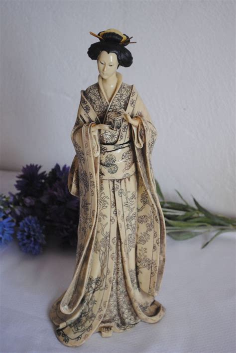 japanese geisha girl statue