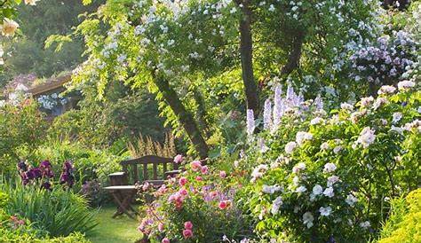 Le jardin anglais d'un manoir du Sussex, histoire, fleurs