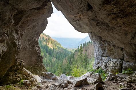 jaskinie w tatrach polskich