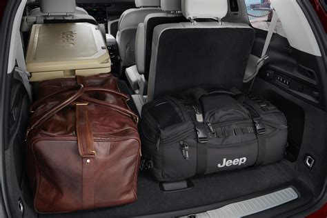 jeep grand cherokee l cargo space