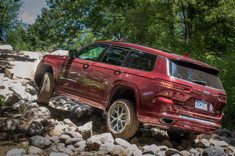 jeep grand cherokee overland offroad