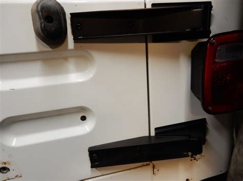 Jeep Tailgate Hinge Replacement