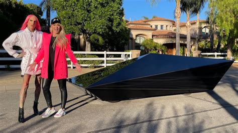 Supercar Blondie Drives "UFO Car" to Surprise Jeffree Star autoevolution