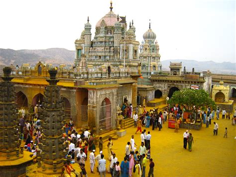 Jejuri temple Kuladaivat of Maharashtra Bhatkanti Holidays