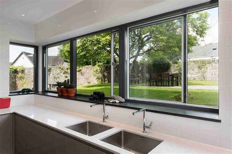 jendela dapur Desain Dapur Kecil Elegan, Solusi Cerdas untuk Ruang Terbatas