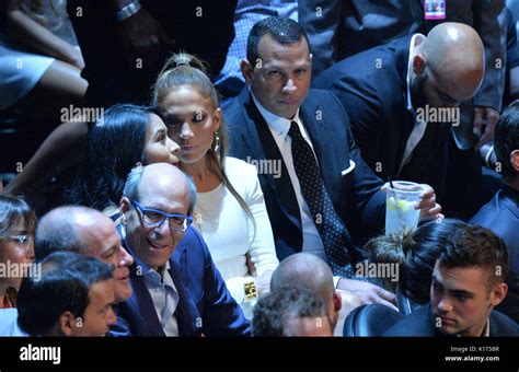 jennifer lopez derek jeter