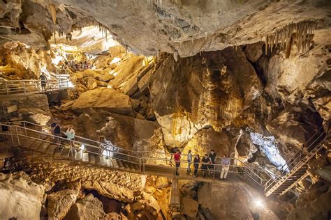 jenolan caves tours