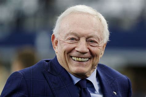 jerry jones age from cowboys