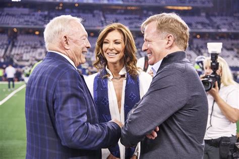 jerry jones daughter husband