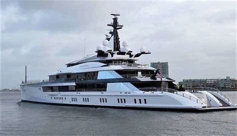 jerry jones new yacht