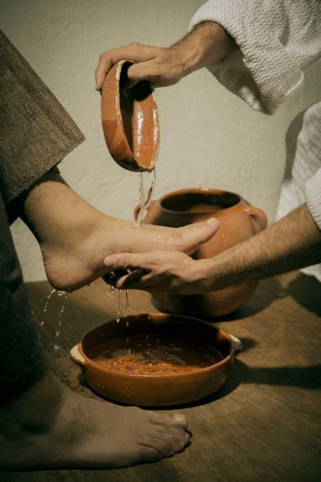 jewish custom of foot washing