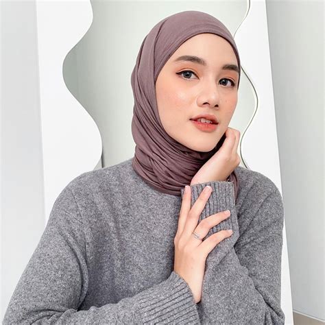 10 Gambar Baju Abuabu Cocok Dengan Jilbab Warna Apa