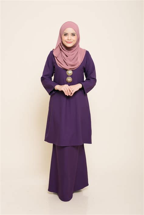 Gambar jilbab ungu gelap