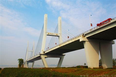 jingzhou yangtze river bridge