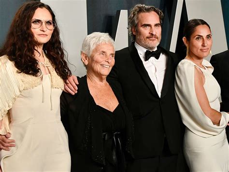 joaquin phoenix siblings