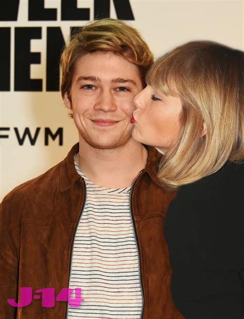 joe alwyn with taylor swift