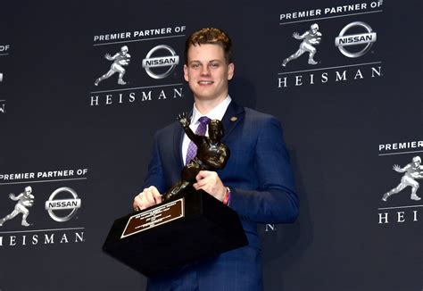 joe burrow wins heisman trophy