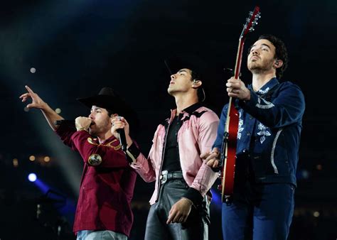 jonas brothers houston rodeo