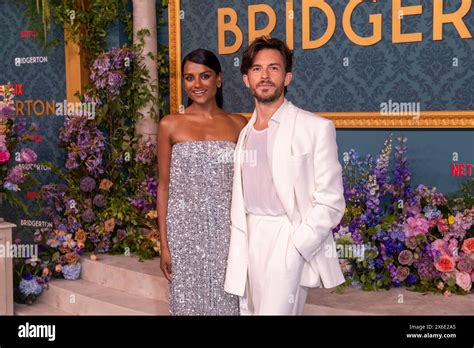 Cool Jonathan Bailey E Simone Ashley Trending