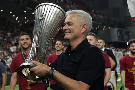 jose mourinho roma trophy