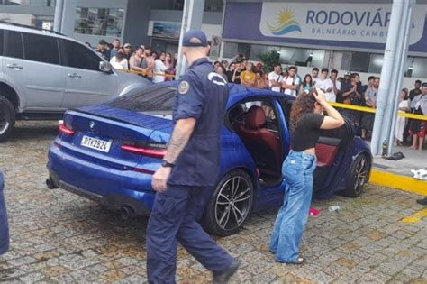 jovens morreram dentro do carro