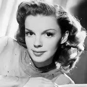 judy garland height in centimeters