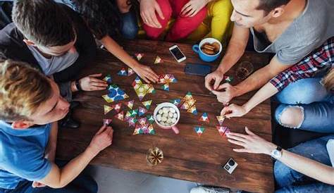 Estos 5 juegos de mesa para jugar en grupo son perfectos para las