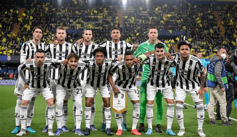 jugadores de juventus 2022