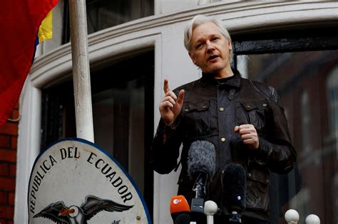 julian assange to be made citizen
