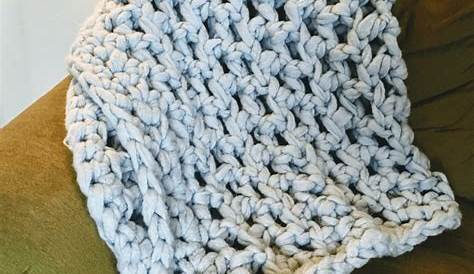 Handknitted & crocheted jumbo yarn blankets made in an array of sizes