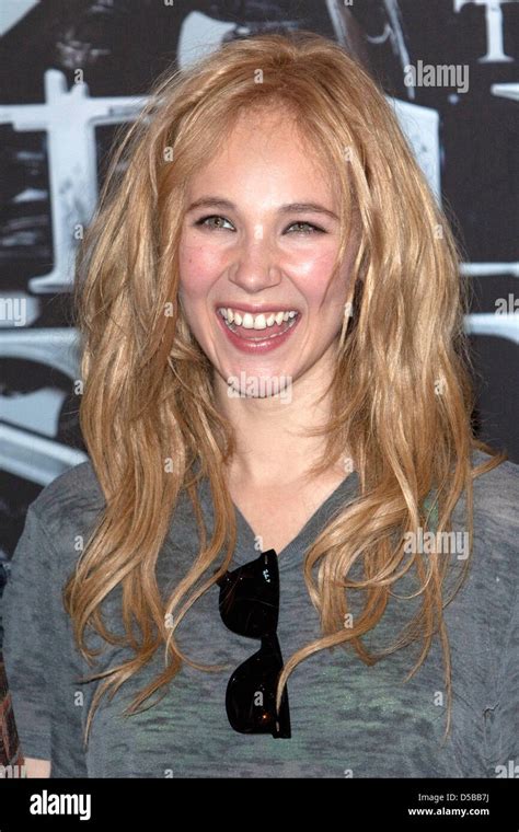 juno temple teeth