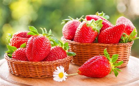 kandungan nutrisi dalam buah strawberry