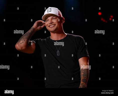 kane brown cma