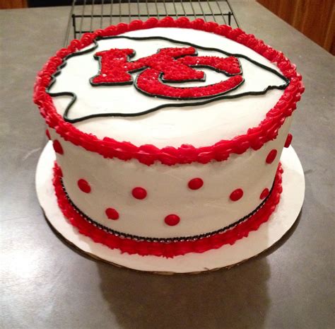 KC Chiefs Birthday Cake Football birthday cake, Birthday cake decorating, Sports birthday cakes