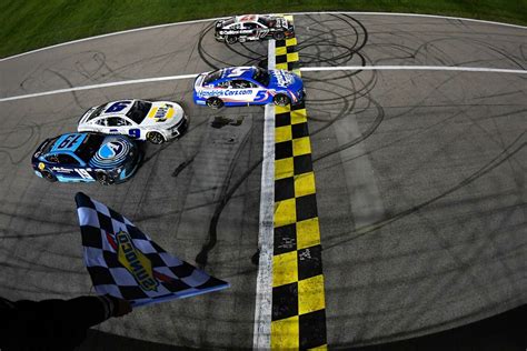 kansas speedway closest finish