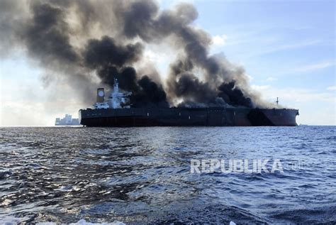 Kapal Feri Merak Terbakar Penyelamatan Korban